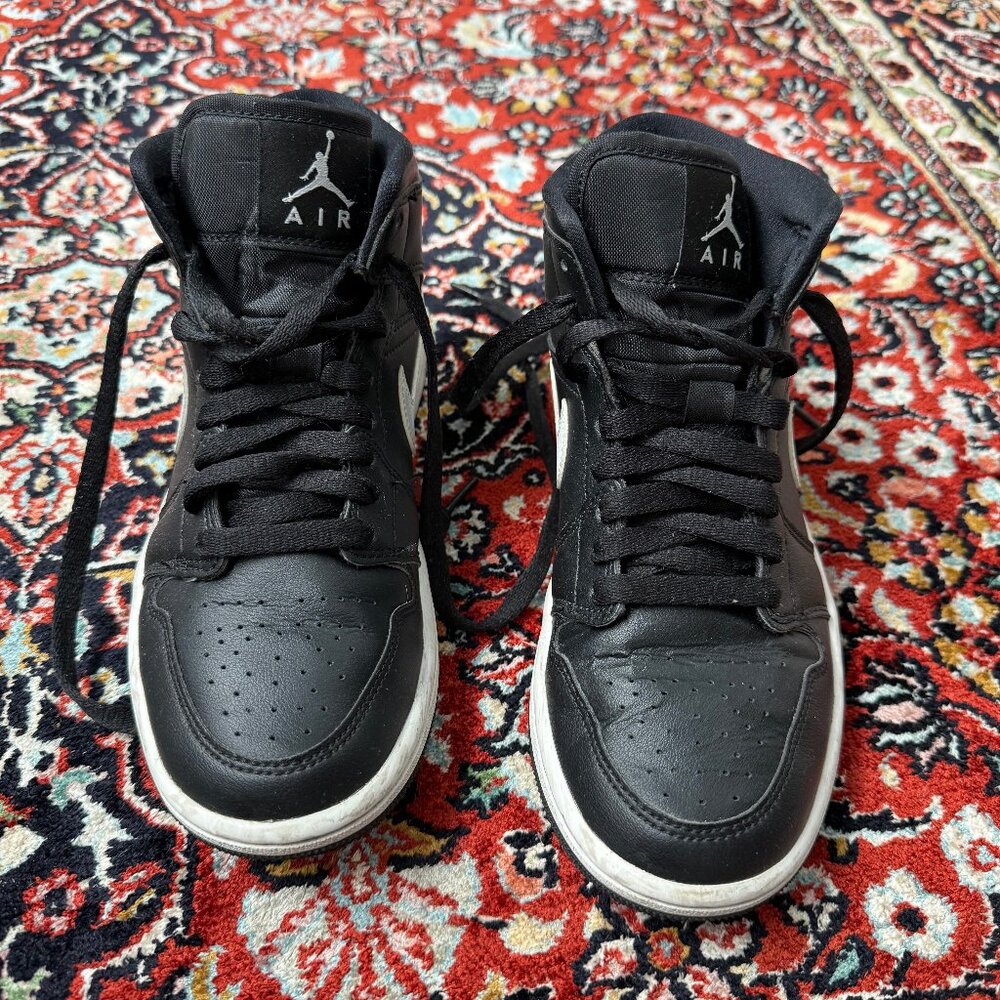 Nike Women's Air Jordan's Mid (5.5)